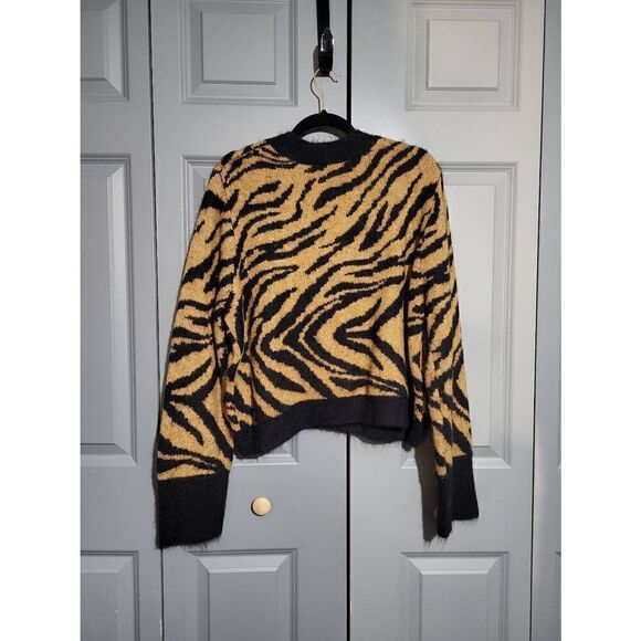 H&M tan/black animal print fuzzy wool sweater - Picture 5 of 5